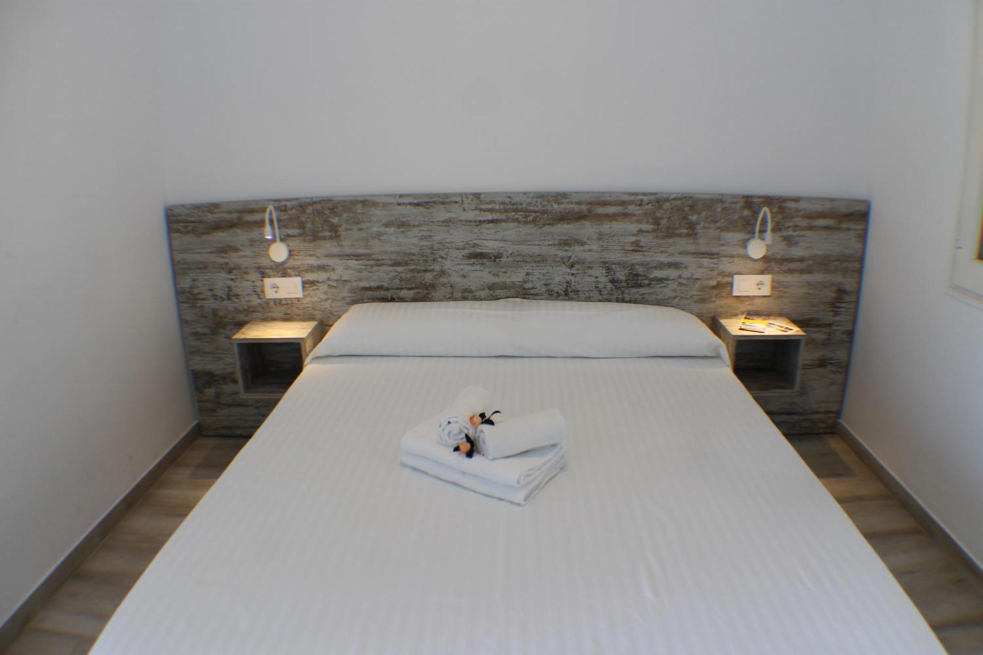רוזס Agi Gloria Rooms מראה חיצוני תמונה